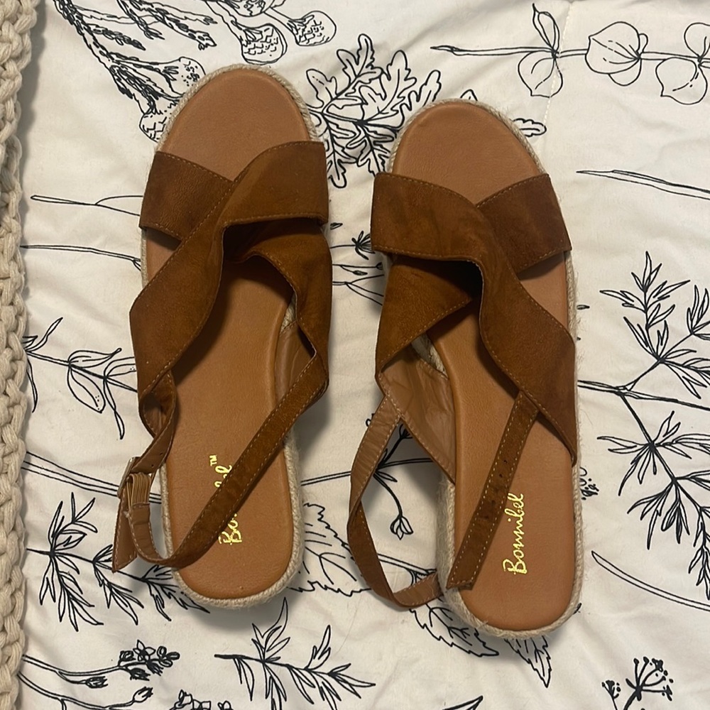 GORGEOUS SANDAL PLATFORMS